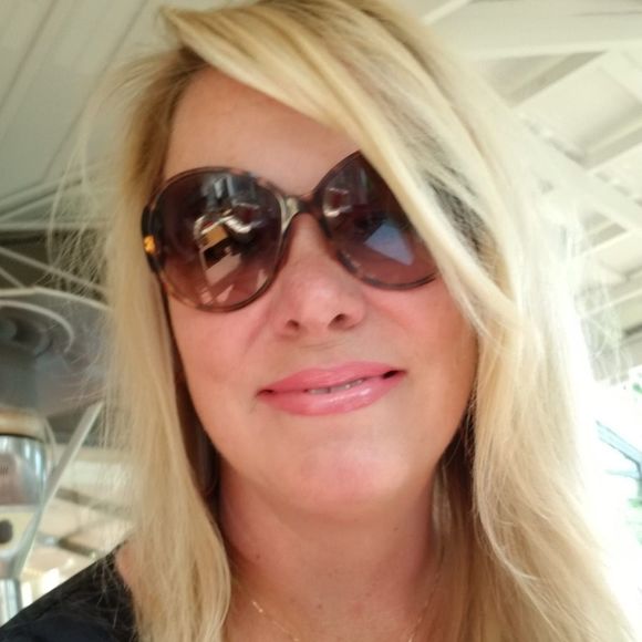 Meet your Posher, Nathalie - Picture 1 of 1